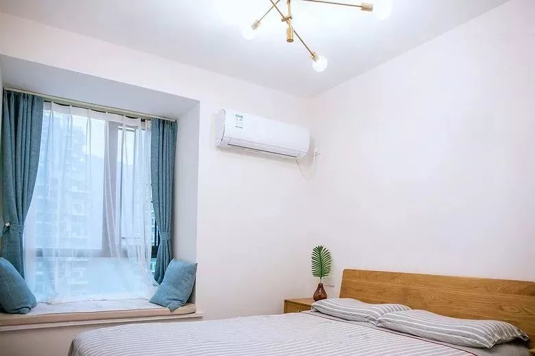 小户型卧室简单刷上乳胶漆就好，颜色可以这样搭配