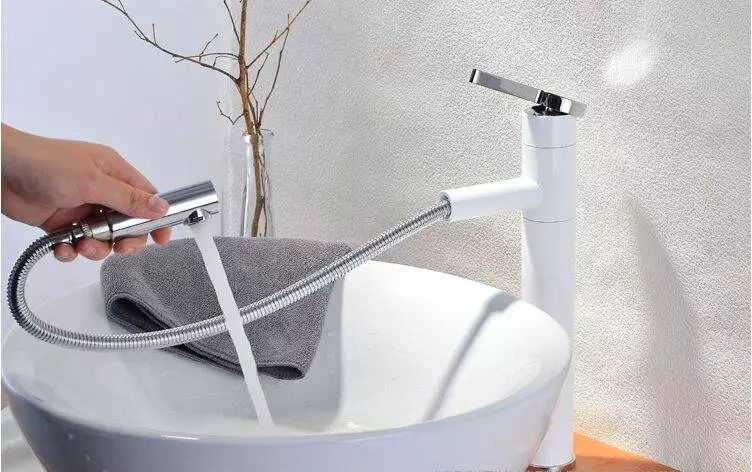 卫生间怎么装，才更方便实用？