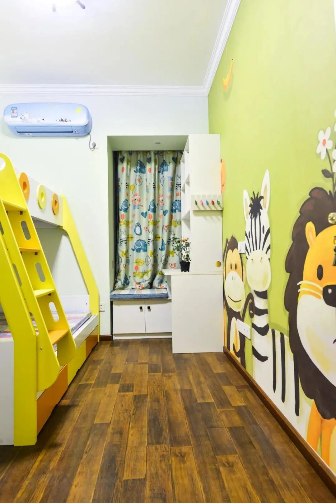 儿童房墙面只会刷粉色蓝色，那你就out了！来看看我们的方案吧