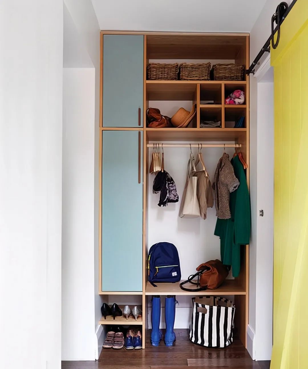 嵌入式玄关设计，不占用外部走道空间，超级省面积