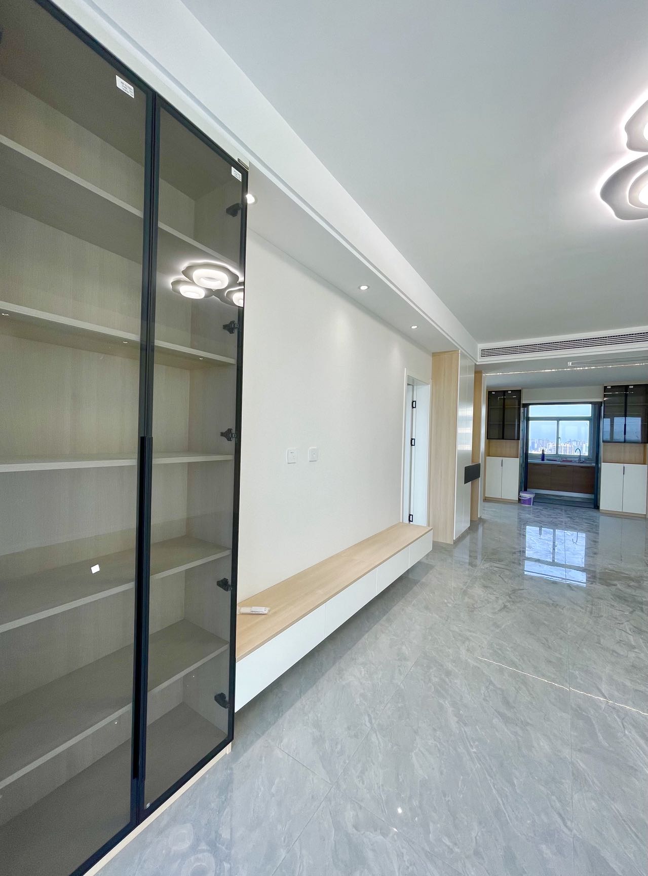 盛世华庭143-现代简约-王龙