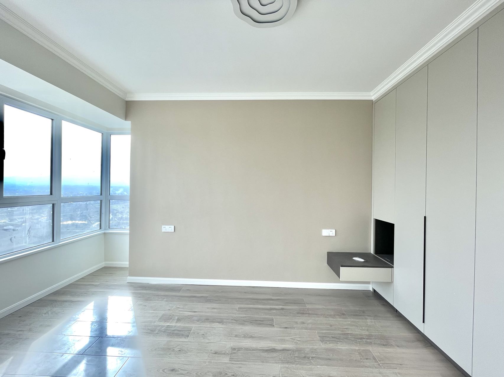 盛世华庭143-现代简约-王龙