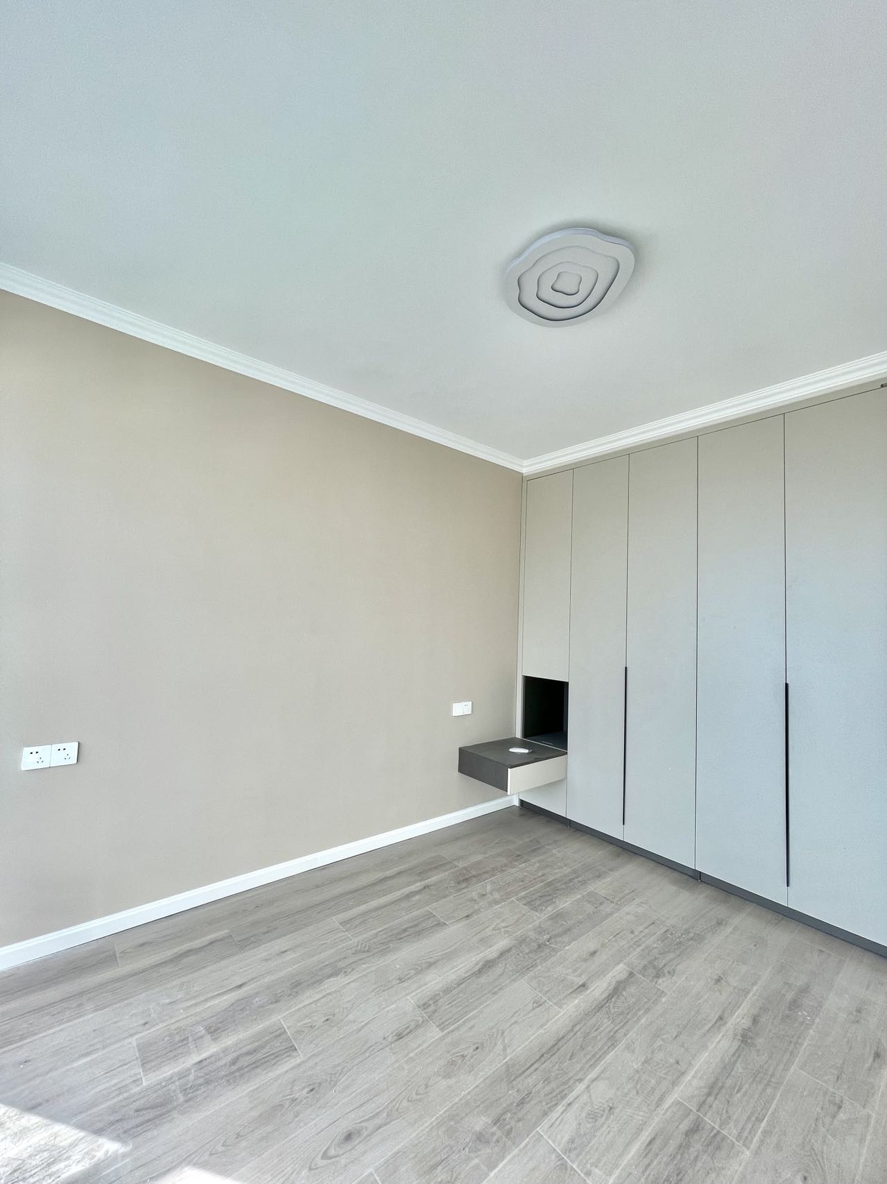 盛世华庭143-现代简约-王龙