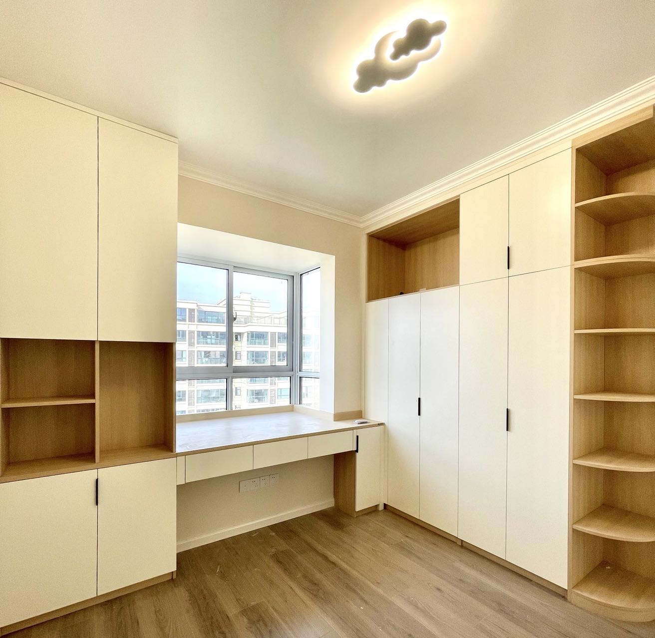 盛世华庭143-现代简约-王龙